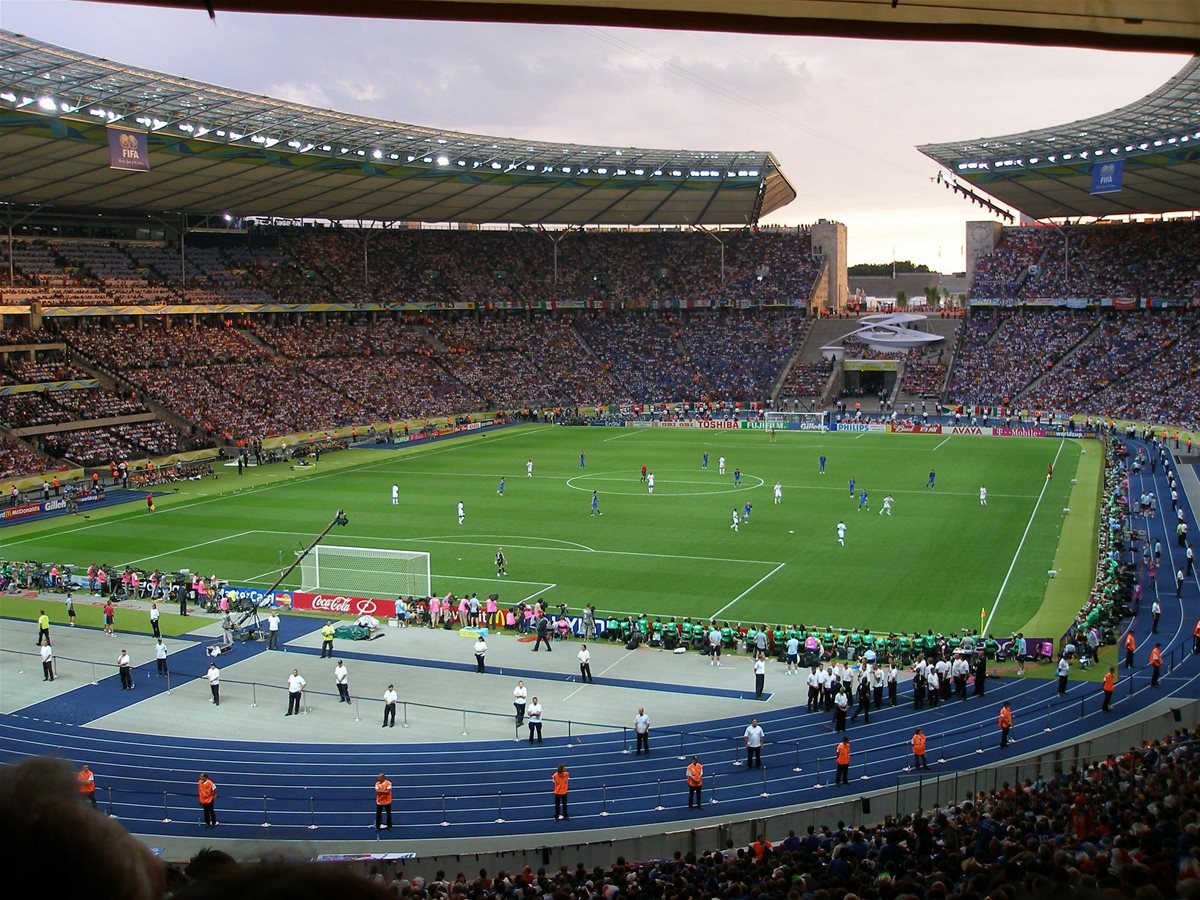 football-stadium-g45d46b3f7_1920